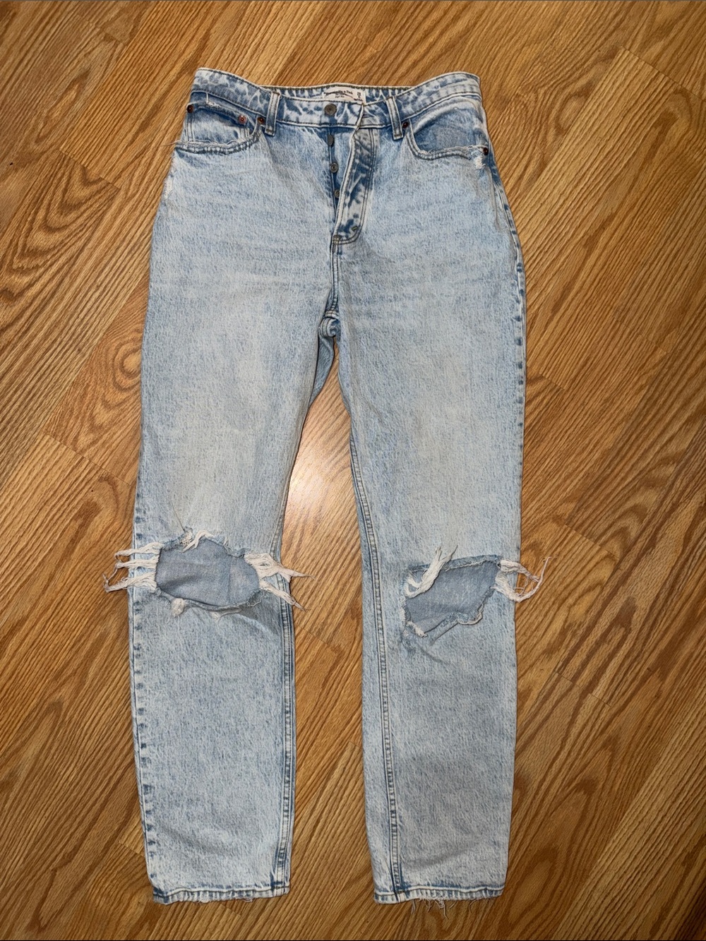 Abercrombie & Fitch the dad high rise Light Acid Wash Distressed Knee Jeans